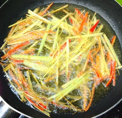 Cuối tuần, làm món chân gà rang muối ớt ngon cực đỉnh