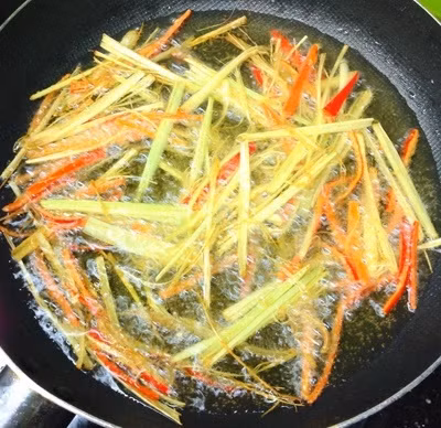 Cuối tuần, làm món chân gà rang muối ớt ngon cực đỉnh