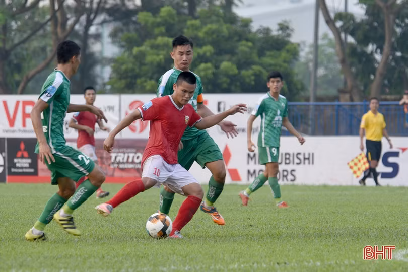 Hồng Lĩnh Hà Tĩnh gặp khó trước đội đầu bảng Bình Phước