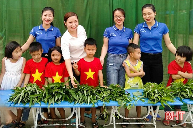 Tổng Giám đốc Vietnam Airlines hỗ trợ xây dựng vườn rau bán trú ở Hà Tĩnh