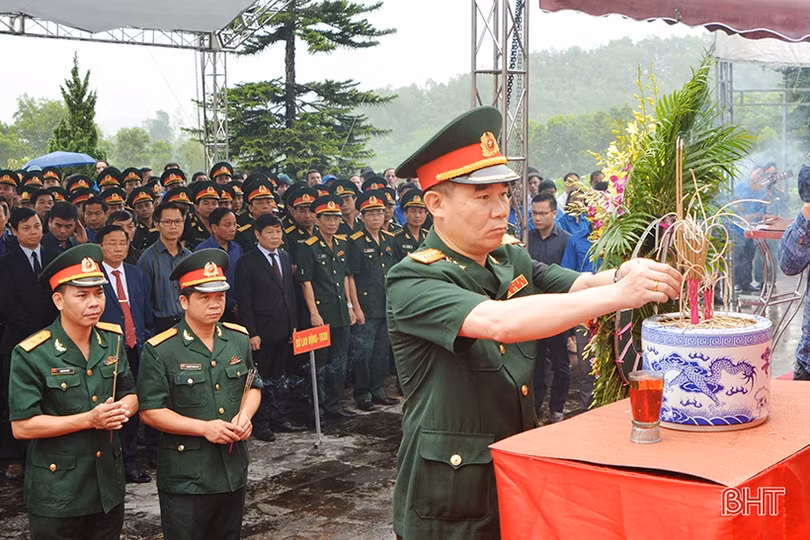 Hà Tĩnh truy điệu, an táng 7 hài cốt liệt sỹ quân tình nguyện và chuyên gia Việt Nam hy sinh tại Lào