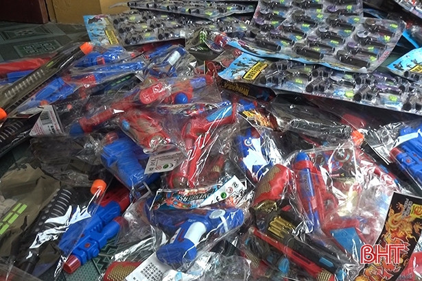 Hương Sơn: Tịch thu, tiêu hủy 420 khẩu súng đồ chơi