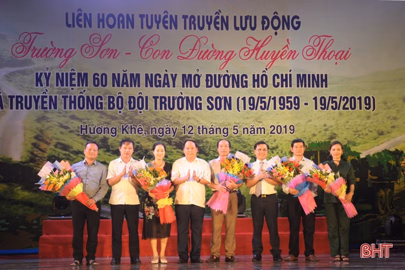 Liên hoan Tuyên truyền lưu động “Trường Sơn - con đường huyền thoại”