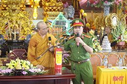 Ngăn “bà hỏa” ghé chùa, đền trong những ngày Tết 