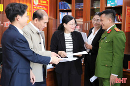 Hà Tĩnh: Nhiều địa phương hoàn thành niêm yết danh sách cử tri