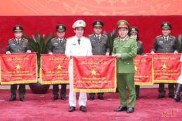 Công an Hà Tĩnh được Bộ Công an tặng Cờ dẫn đầu phong trào thi đua Vì an ninh Tổ quốc
