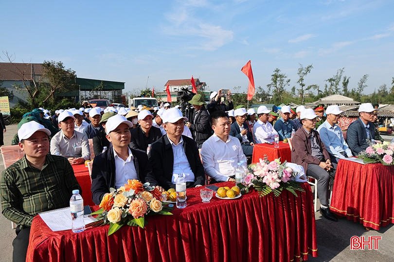 Đại biểu tham dự lễ phát động.