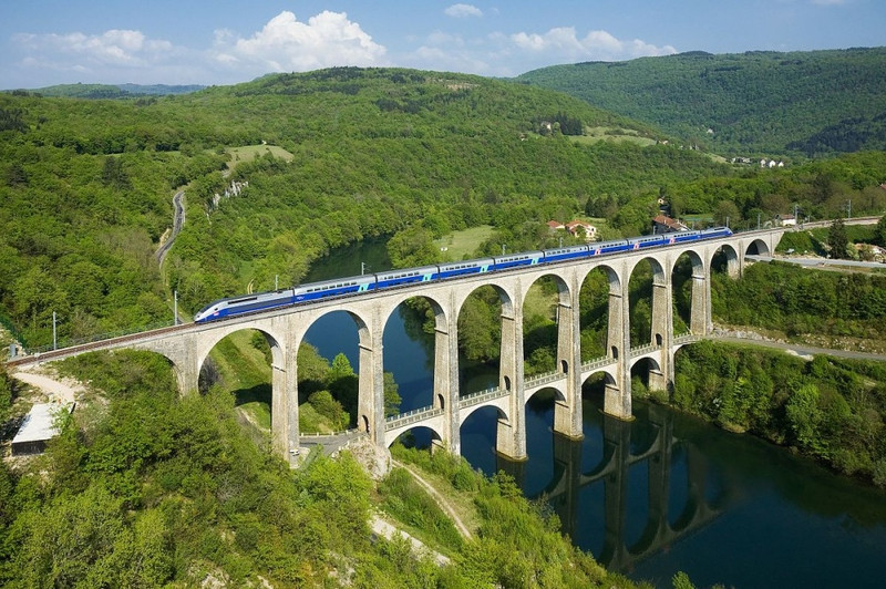 20 cay cau co kien truc an tuong tren the gioi