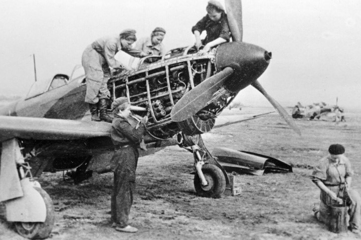 hinh anh an tuong ve nu quan nhan lien xo trong chien tranh ve quoc