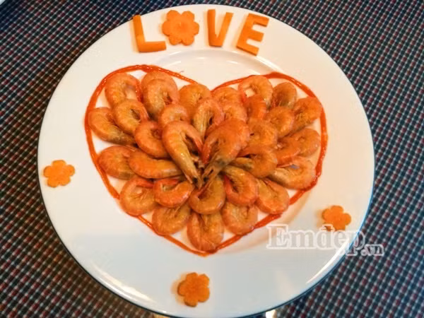 bua com am ap day yeu thuong nhan ngay cua me