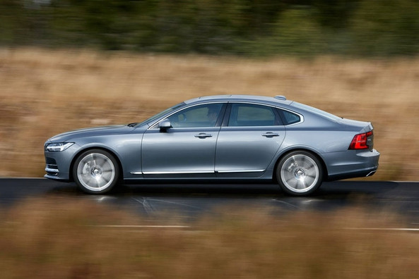 vi sao nhung chiec sedan lai khong co gat mua phia sau