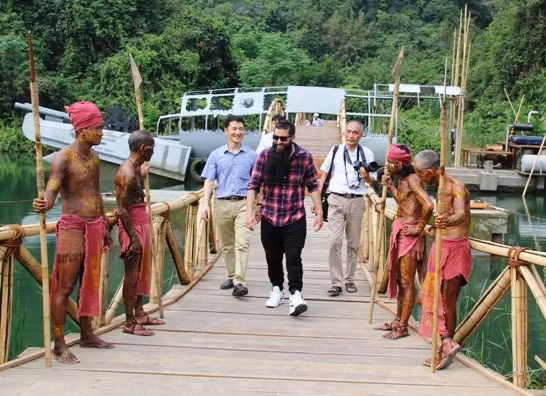 dao dien kong ve tham phim truong va tho dan ninh binh