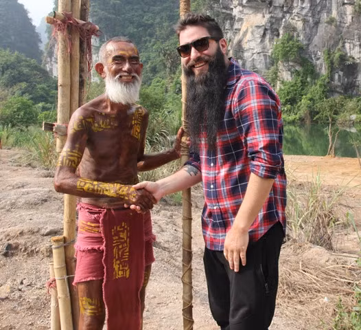 dao dien kong ve tham phim truong va tho dan ninh binh