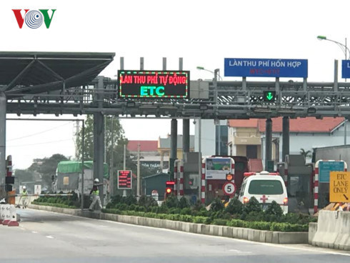 Công nghệ thu phí không dừng đang triển khai trên tuyến đường QL1 tại trạm thu phí Quảng Đông, Quảng Bình. thu phi tu dong dep tu tuong nhap nhem trong thu phi bot