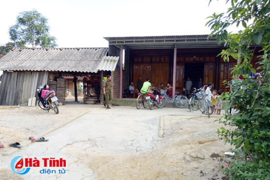 lay co mua gach xong vao nha danh trong thuong nguoi vo toi