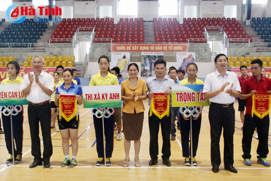 khai mac giai cau long toan tinh nam 2017