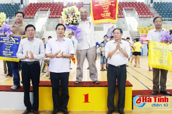 tp ha tinh nhat toan doan giai cau long toan tinh 2017