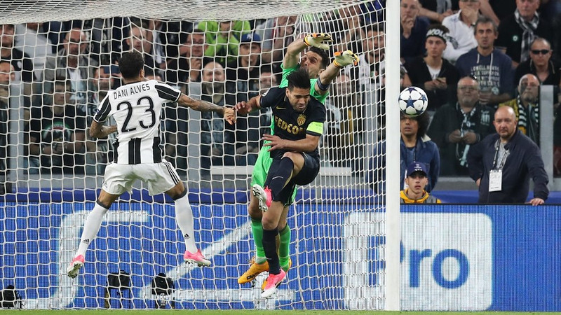 tung 2 nhat kiem chi mang juventus giai quyet monaco trong hiep mot