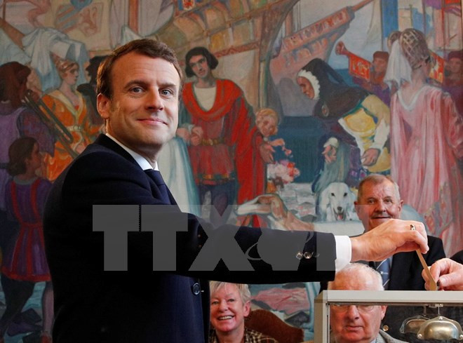 wikileaks tim thay dau vet nga trong thu tin cua ong macron