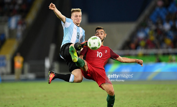 Cầu thủ U20 Argentina di chuyển như phim hành động để kịp sang Việt Nam ảnh 2 cau thu u20 argentina di chuyen nhu phim hanh dong de kip sang viet nam