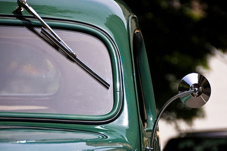 vi sao nhung chiec sedan lai khong co gat mua phia sau