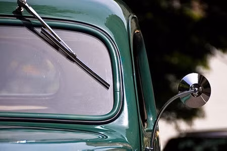 vi sao nhung chiec sedan lai khong co gat mua phia sau