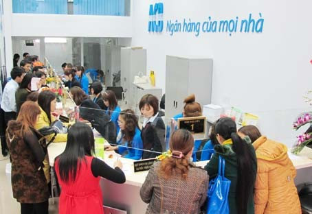 Ngay sau lễ khai trương, ACB Hà Tĩnh đã thu hút khách hàng đến giao dịch với số lượng lớn