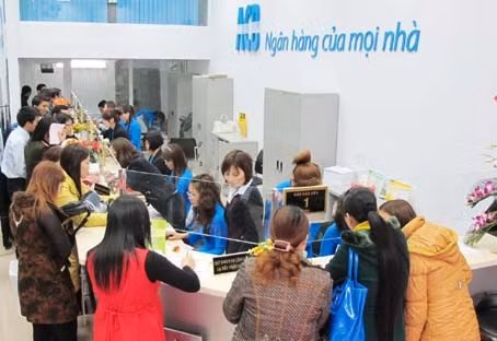 Ngay sau lễ khai trương, ACB Hà Tĩnh đã thu hút khách hàng đến giao dịch với số lượng lớn