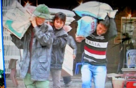 Lam lũ và cực nhọc, nhưng với họ, liệu có con đường nào nhẹ nhàng hơn để làm lại cuộc đời Lam lũ và cực nhọc, nhưng với họ, liệu có con đường nào nhẹ nhàng hơn để làm lại cuộc đời