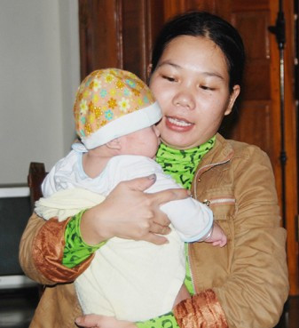 Mẹ con chị Tam thoát nạn trong gang tấc