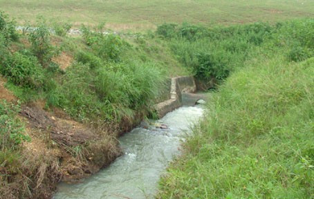 Cống đóng nhưng nước vẫn rò khá mạnh