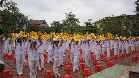Môi trường học tập thân thiện là một trong những lý do góp phần giảm tỷ lệ học sinh bỏ học Môi trường học tập thân thiện là một trong những lý do góp phần giảm tỷ lệ học sinh bỏ học