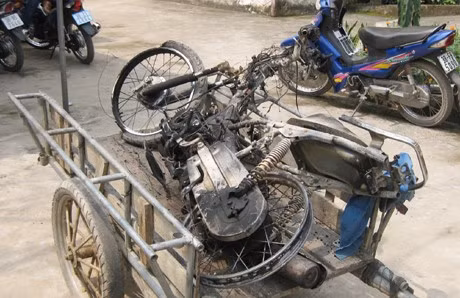 ... và đốt trụi phương tiện đi trộm
