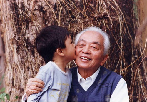 Đại tướng Võ Nguyên Giáp bên cháu nội Võ Thành Trung - Ảnh: Duy Anh Đại tướng Võ Nguyên Giáp bên cháu nội Võ Thành Trung - Ảnh: Duy Anh