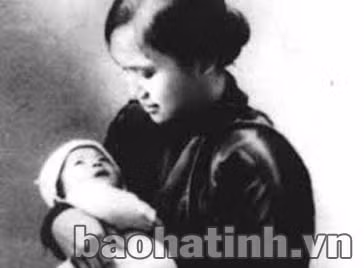 Chị Nguyễn Thị Quang Thái và con gái Võ Thị Hồng Anh. Ảnh: TL