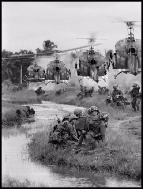 Cuộc tấn công vào một đồn điền trồng dứa ở miền Nam Việt Nam. Nơi đây bị tình nghi che giấu lực lượng du kích của Quân Giải phóng. Cuộc tấn công huy động cả bộ binh và trực thăng. (Tháng 8/1967)