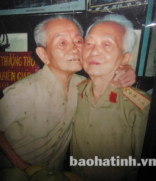 Đại tá Nguyễn Văn Thích và Đại tướng Võ Nguyên Giáp