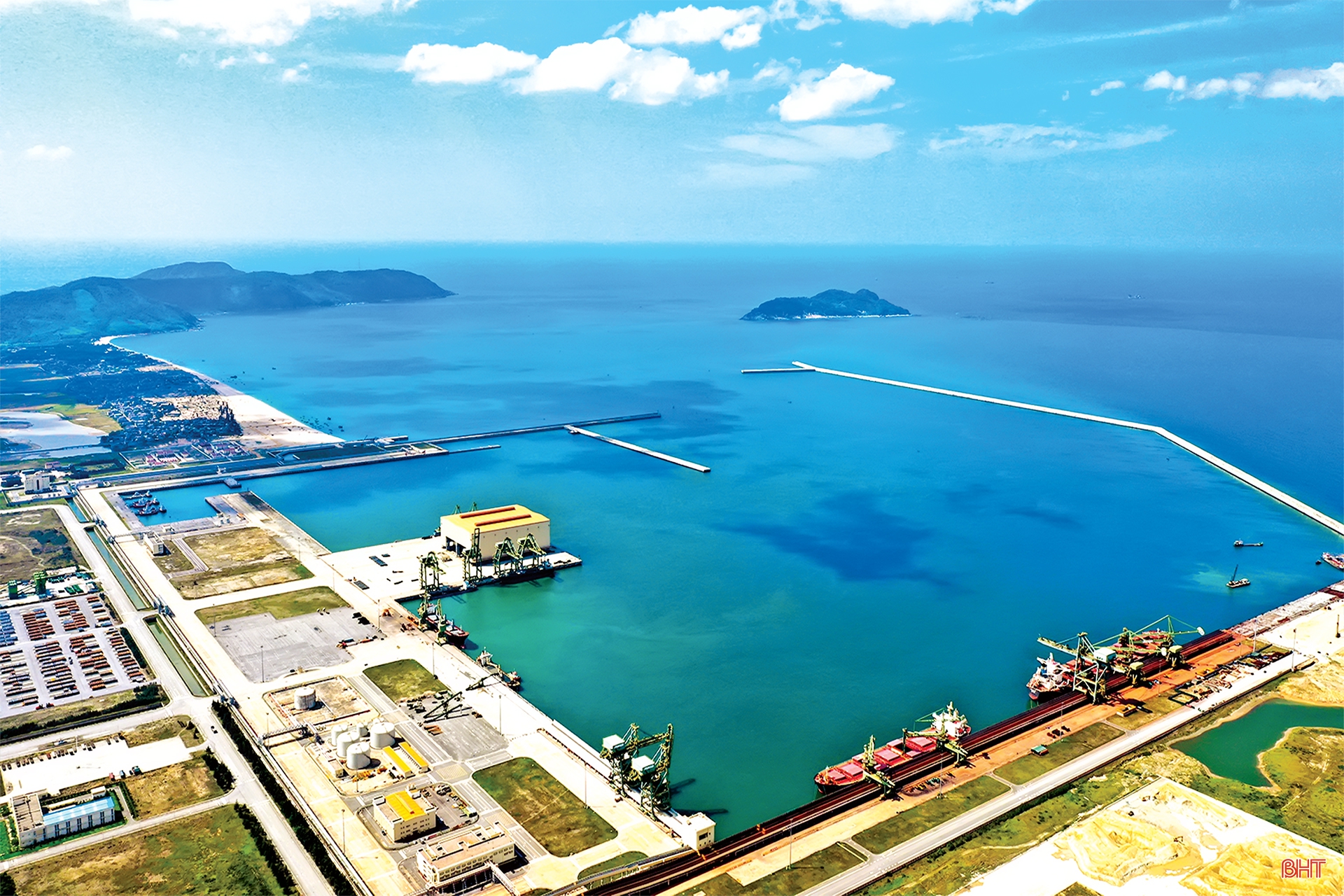 Vững tin vào Đảng, chung sức, đồng lòng, quyết tâm xây dựng quê hương Hà Tĩnh giàu đẹp, văn minh