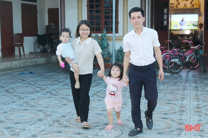 Vợ chồng anh Dương Kim Thể và chị Nguyễn Ngọc Hà luôn nỗ lực vun vén hạnh phúc gia đình. bqbht_br_z7043896682074-848628778a71091df39dedb22e5a3e17.jpg