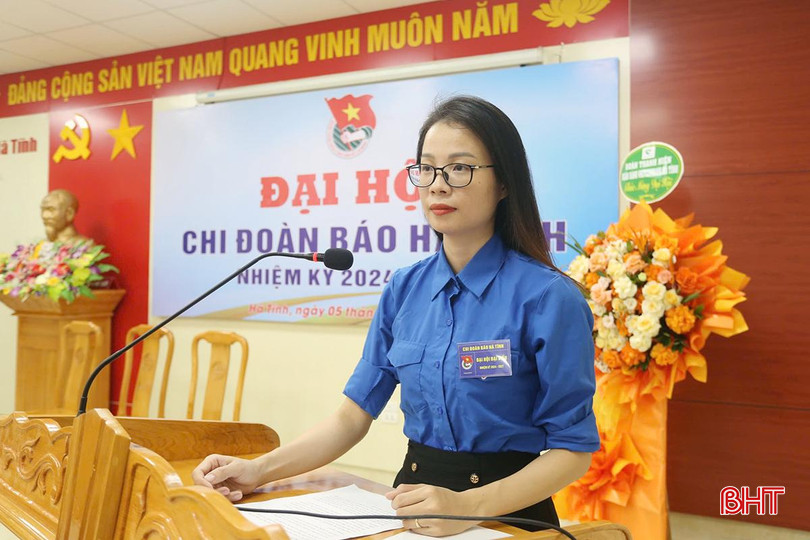 Đoàn viên Đặng Thị Khánh Phương tham luận nội dung: Phát huy vai trò của cán bộ, đoàn viên Báo Hà Tĩnh trong bảo vệ nền tảng tư tưởng của Đảng giữa xu hướng bùng nổ thông tin trên mạng xã hội. z5700967297045_6891d7f67ddb824d7ff49aa47900b879.jpg