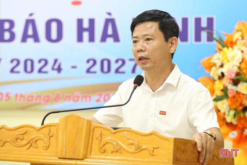 Bí thư Đảng ủy - Tổng Biên tập Nguyễn Công Thành: ĐVTN Báo Hà Tĩnh cần tiếp tục nâng cao phẩm chất đạo đức, tác phong lề lối, tính chuyên nghiệp; đồng thời, nỗ lực hơn nữa trong việc tiếp cận công nghệ, làm chủ các thiết bị, cập nhật xu thế làm báo hiện đại. Chi đoàn tiếp tục phát huy kết quả đạt được, khắc phục tồn tại, hạn chế, bám sát nhiệm vụ chính trị của Tòa soạn, góp phần thực hiện tốt các chỉ tiêu, nhiệm vụ; chăm lo, bồi dưỡng, giới thiệu đoàn viên ưu tú vào Đảng… QW3A7238.JPG