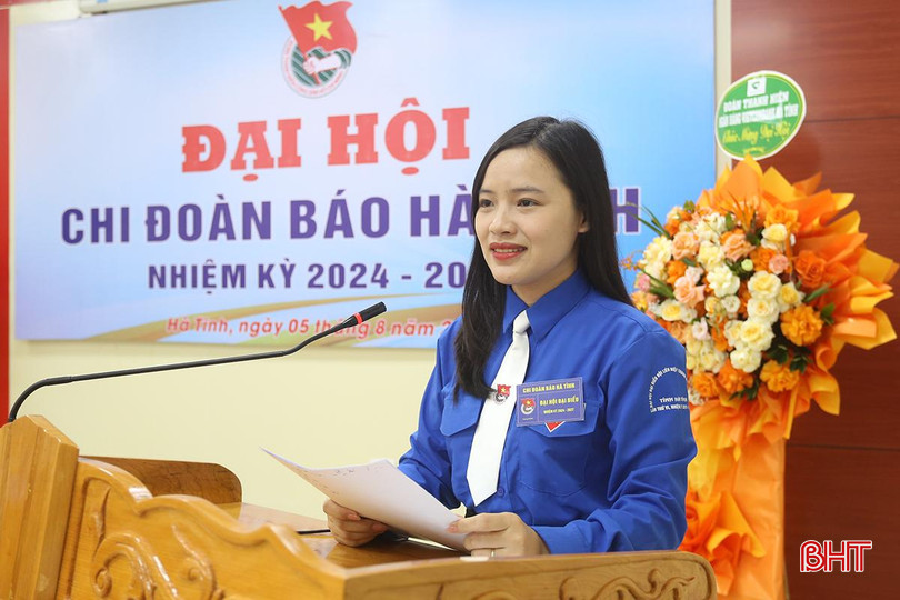 Phó Bí thư Chi đoàn Trần Thu Hà trình bày báo cáo tại đại hội. DH4.JPG