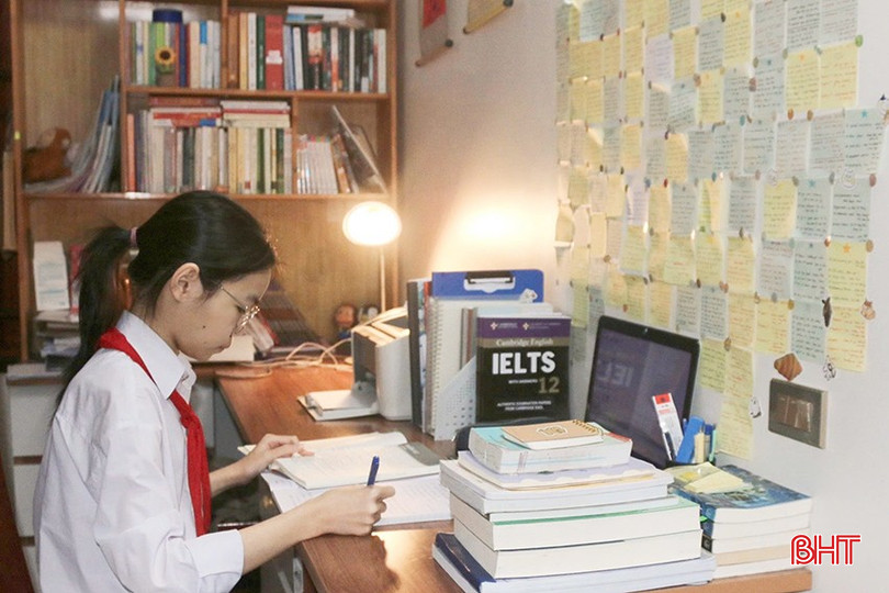 Như Ngọc dành nhiều thời gian để rèn luyện, trau dồi khả năng tiếng Anh. bqbht_br_z6222924910284-e5123582998b71780e19384ea4dc6fc3.jpg