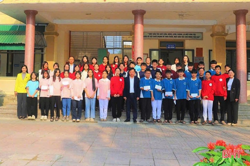 Đội tuyển tham gia kỳ thi học sinh giỏi cấp tỉnh lớp 9 của Trường THCS Phan Huy Chú giành đã xuất sắc giành được nhiều giải cao. bqbht_br_472788291-2541340879540533-3485508065834914532-n-1.jpg