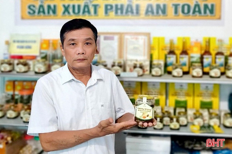 Sản phẩm mật ong ngâm hoa đu đủ đực của HTX Nuôi ong xã Ân Phú nhận được sự tin dùng của người dân. bqbht_br_san-pham-mat-ong-ngam-hoa-du-du-duc-cua-htx-nuoi-ong-xa-an-phu-nhan-duoc-su-tin-dung-cua-nguoi-dan.jpg