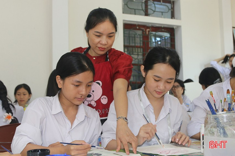Việc tổ chức dạy học 2 buổi/ngày sẽ giúp học sinh bồi dưỡng năng lực, phát triển kỹ năng, giáo dục thể chất, nghệ thuật... bqbht_br_z6921246231504-4aa3f8ab311d666cb85002e5ebf37eef.jpg