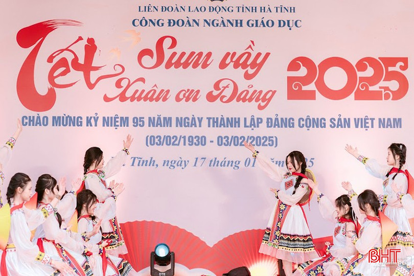 Trường THPT Hương Sơn tổ chức "Tết sum vầy - Xuân ơn Đảng" năm 2025. bqbht_br_hd200664.jpg