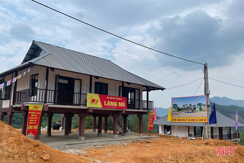 Hàng chục hộ dân làng Nủ đón một cái tết dù có cách trở, chia xa, nhưng vẫn ấm lòng khi được ngủ giấc bình yên trong bốn mươi ngôi nhà sàn mang kiến trúc truyền thống đầy ấm áp nghĩa tình. bqbht_br_lao-cai-1-4613.jpg