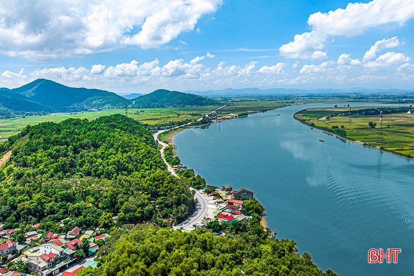 Với những nét riêng về thiên nhiên và văn hóa, văn học Hà Tĩnh đã đóng góp lớn vào dòng chảy văn chương của cả nước. (Ảnh: Đậu Hà). bqbht_br_dji-0518-hdr-copy-2.jpg