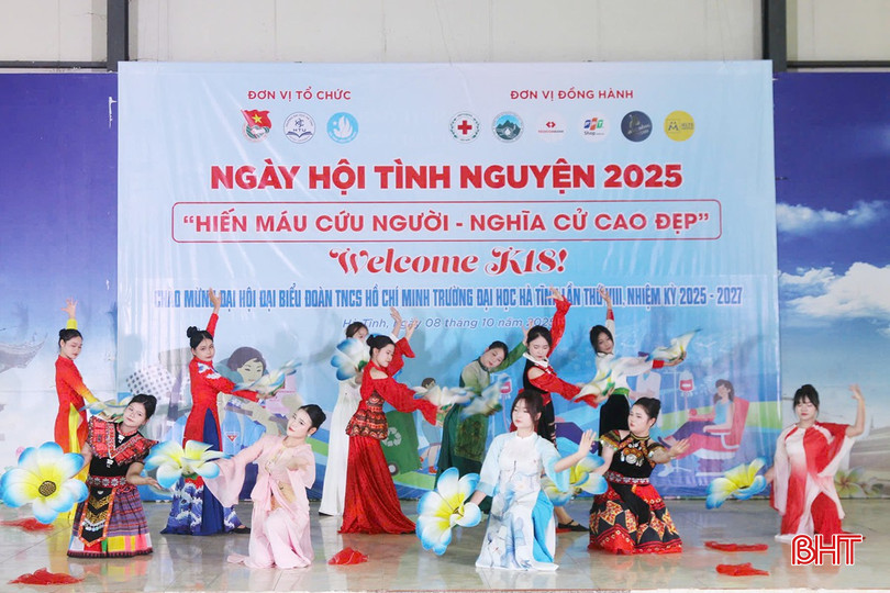 Chương trình "Ngày hội tình nguyện 2025" của Trường Đại học Hà Tĩnh. bqbht_br_z7099479702020-994f822e7640b0233816b2fbfa473891.jpg